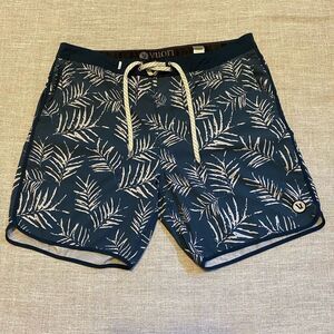 Vuori Shorts Mens Sz 36 Blue Floral Cruise Boardshort  Resortwear Beach Stretch